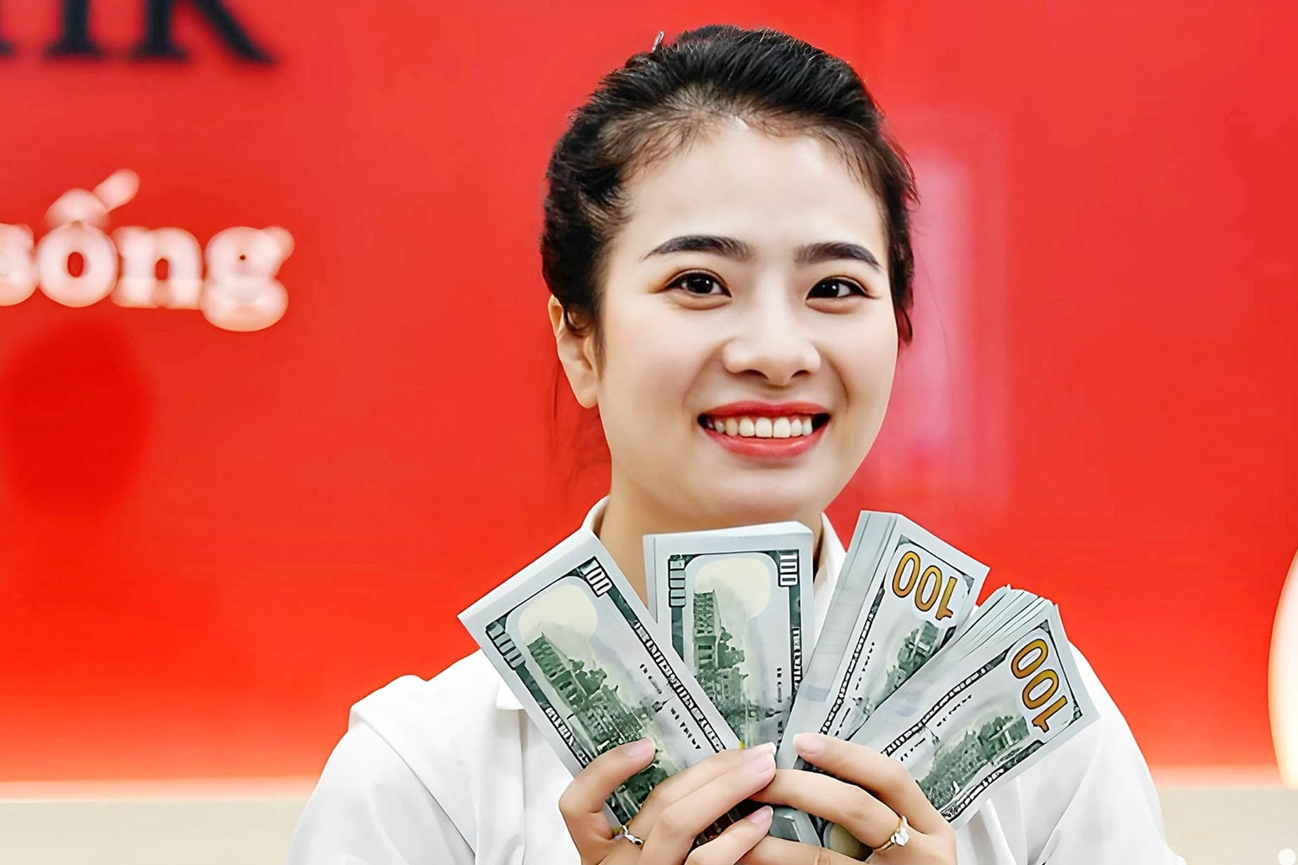 Giá USD ngân hàng tăng mạnh trước thời điểm Fed công bố quyết định lãi suất