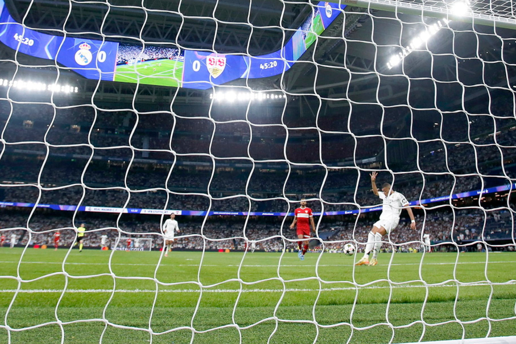 Mbappe Real Madrid Stuttgart 2.jpg