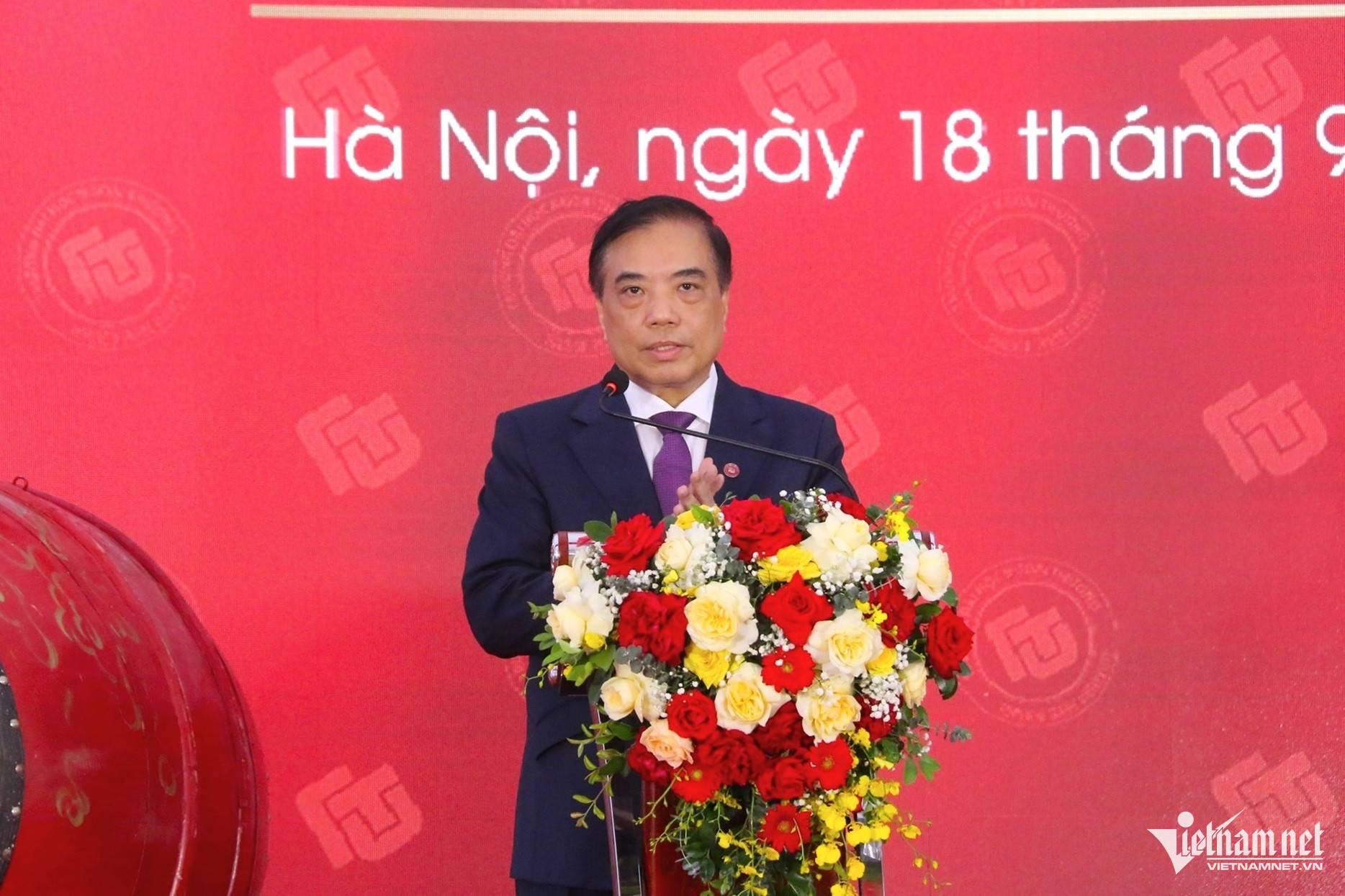 Trường ĐH Ngoại thương Khai giảng năm học mới, chào đón tân sinh viên và phát động quỹ cứu trợ bão lũ