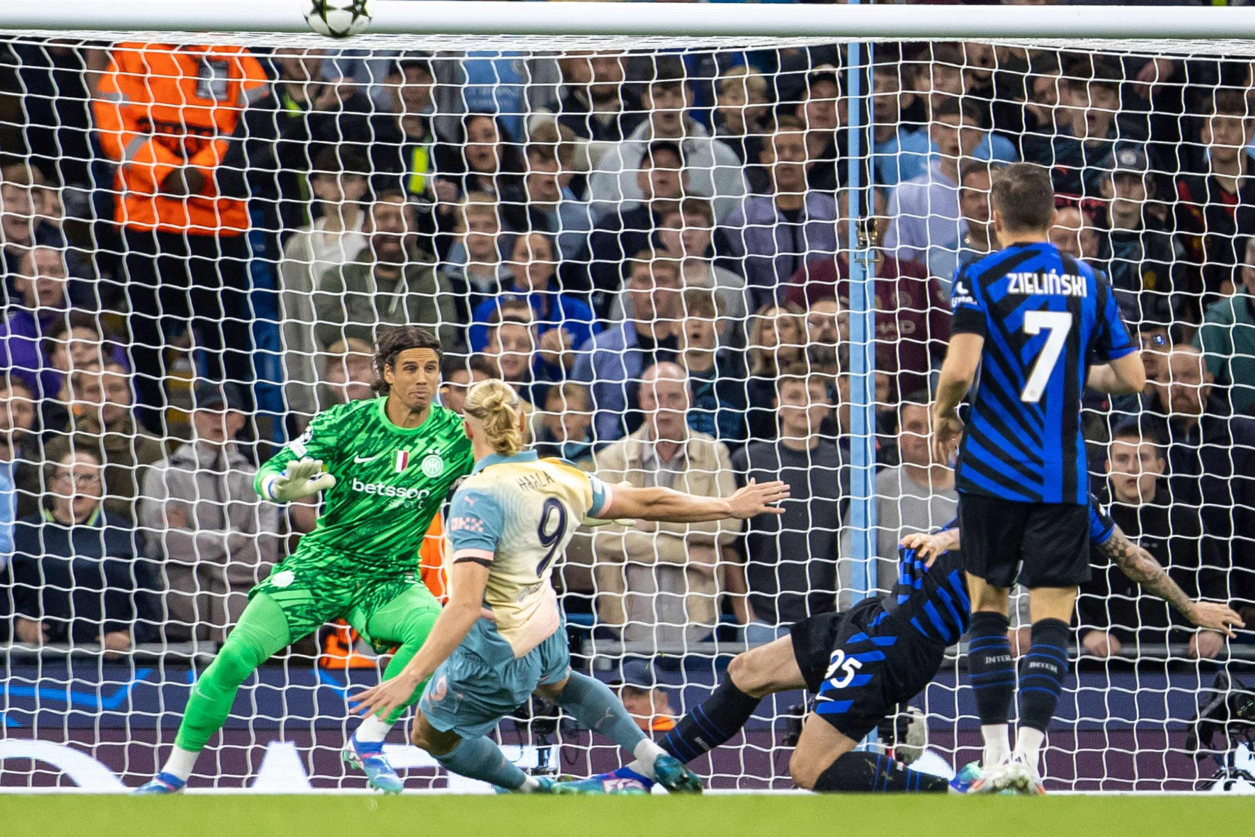 Haaland Man City Inter.jpg