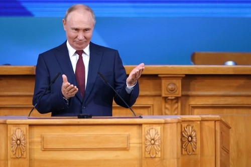 Tổng thống Putin ca ngợi vẻ đẹp tâm hồn của phụ nữ Nga