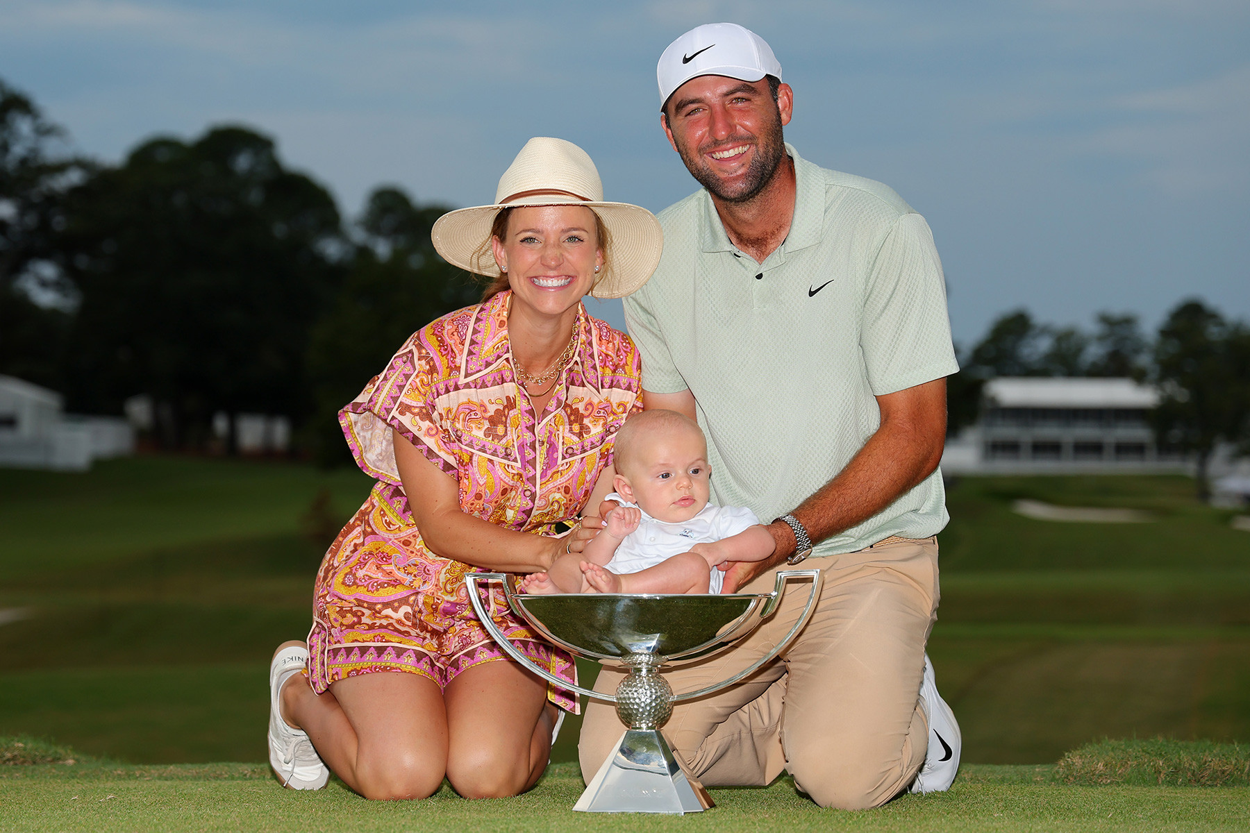 Scottie Scheffler Tour Championship gia dinh.jpg