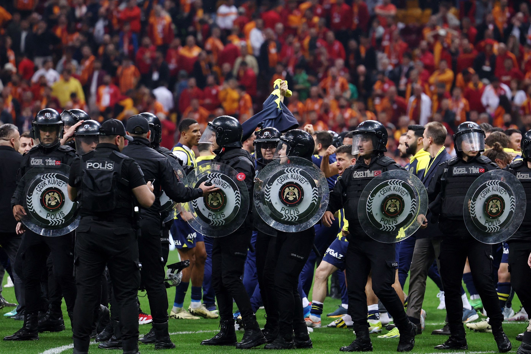 Fenerbahce Galatasaray 2024.jpg