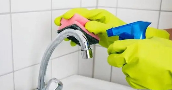 Giấm trắng trộn xà phòng, mẹo hay giải quyết mọi bụi bẩn trong nhà