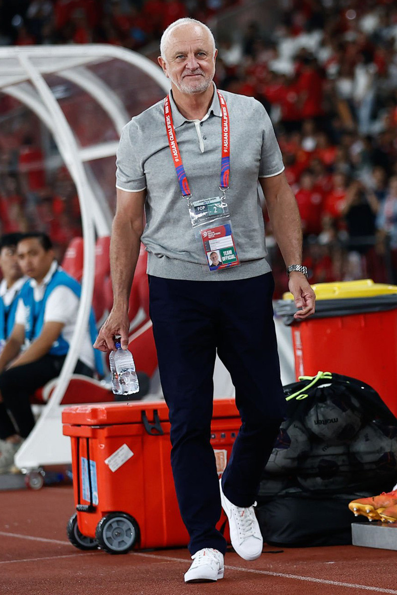 Graham Arnold Indonesia Australia.jpg