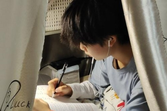 Sinh viên không đi học vẫn được tốt nghiệp