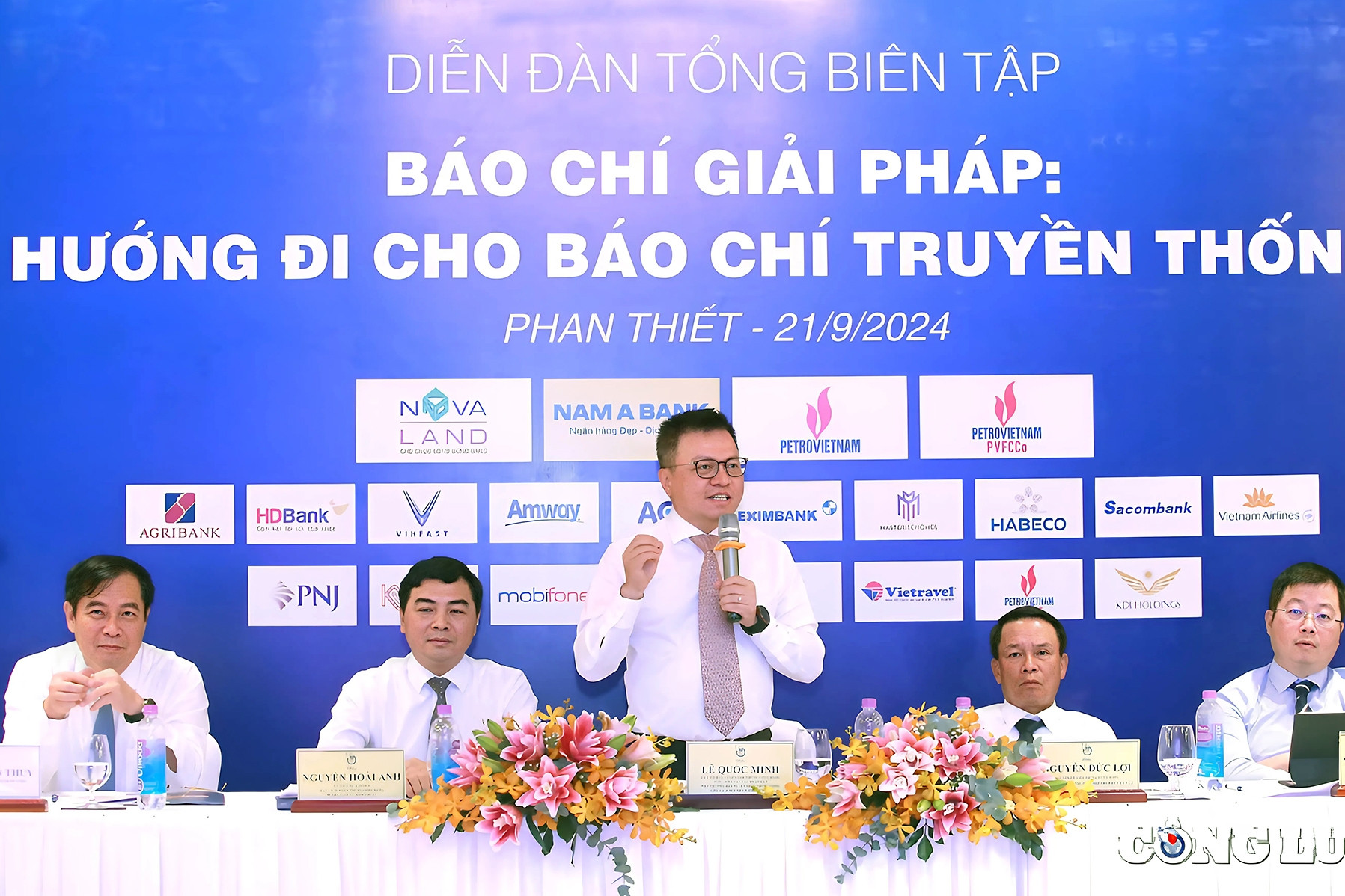 Báo chí hãy tạo ra những câu chuyện tích cực, mang tính xây dựng và giải pháp, tạo thế cân bằng, đa chiều trong tin tức