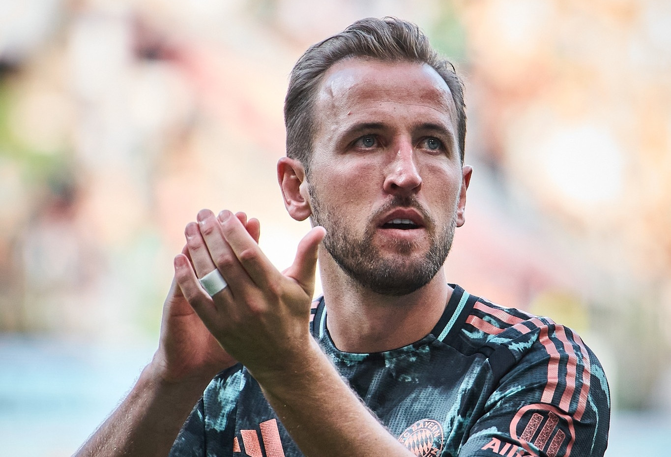 Harry Kane chói sáng, Bayern Munich tiếp tục phô diễn sức mạnh