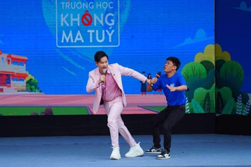 Lý 'toét' phim 'Độc đạo' dụ dỗ MC Hồng Phúc trong 'Trường học không ma túy'