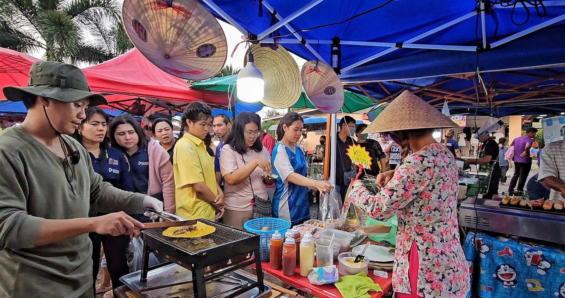 Chàng rể Việt bán bánh tráng nướng ở Thái Lan, kiếm vài triệu/ngày &amp;apos;nhẹ tênh&amp;apos;