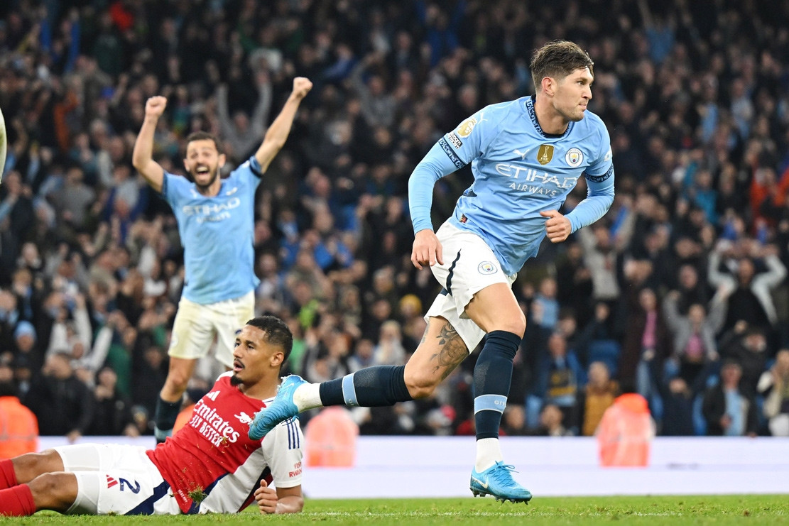 Arsenal đánh rơi chiến thắng trước Man City