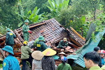 Mưa lũ ở Nghệ An khiến 3 người chết, nhiều nhà bị sập