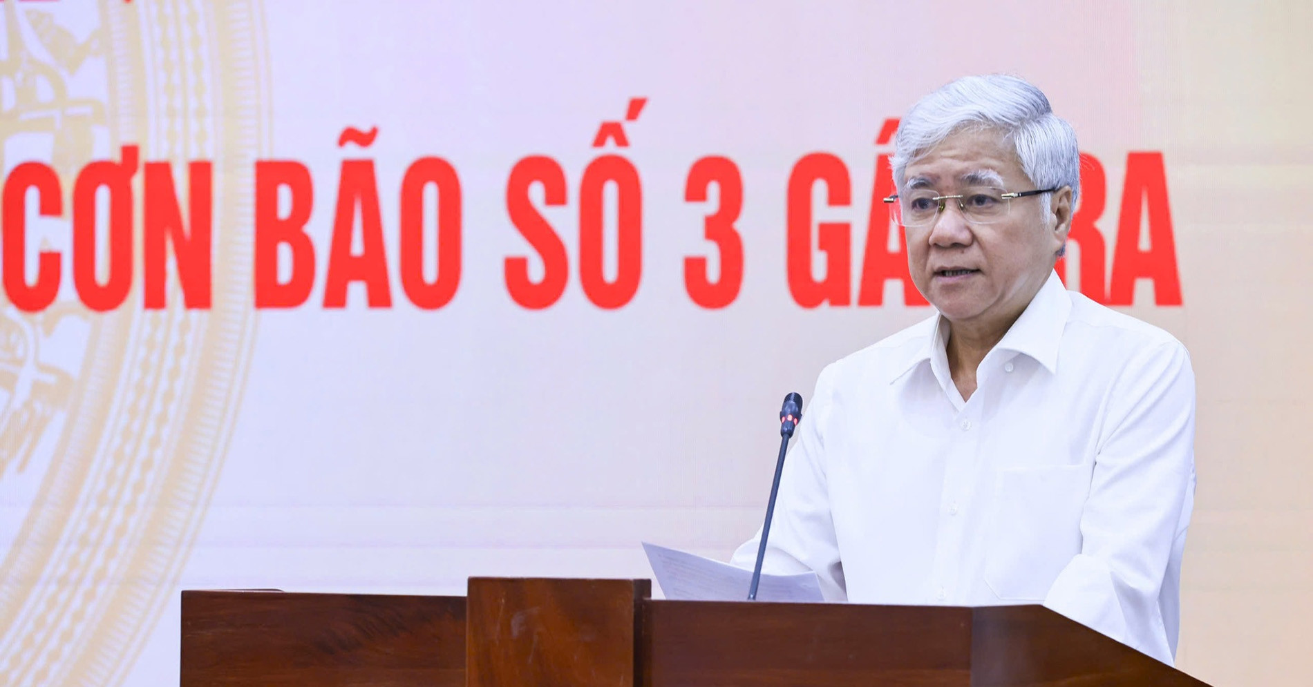 Tiền hỗ trợ đồng bào bị bão lũ phải được công khai từ xã cho đến tay người dân