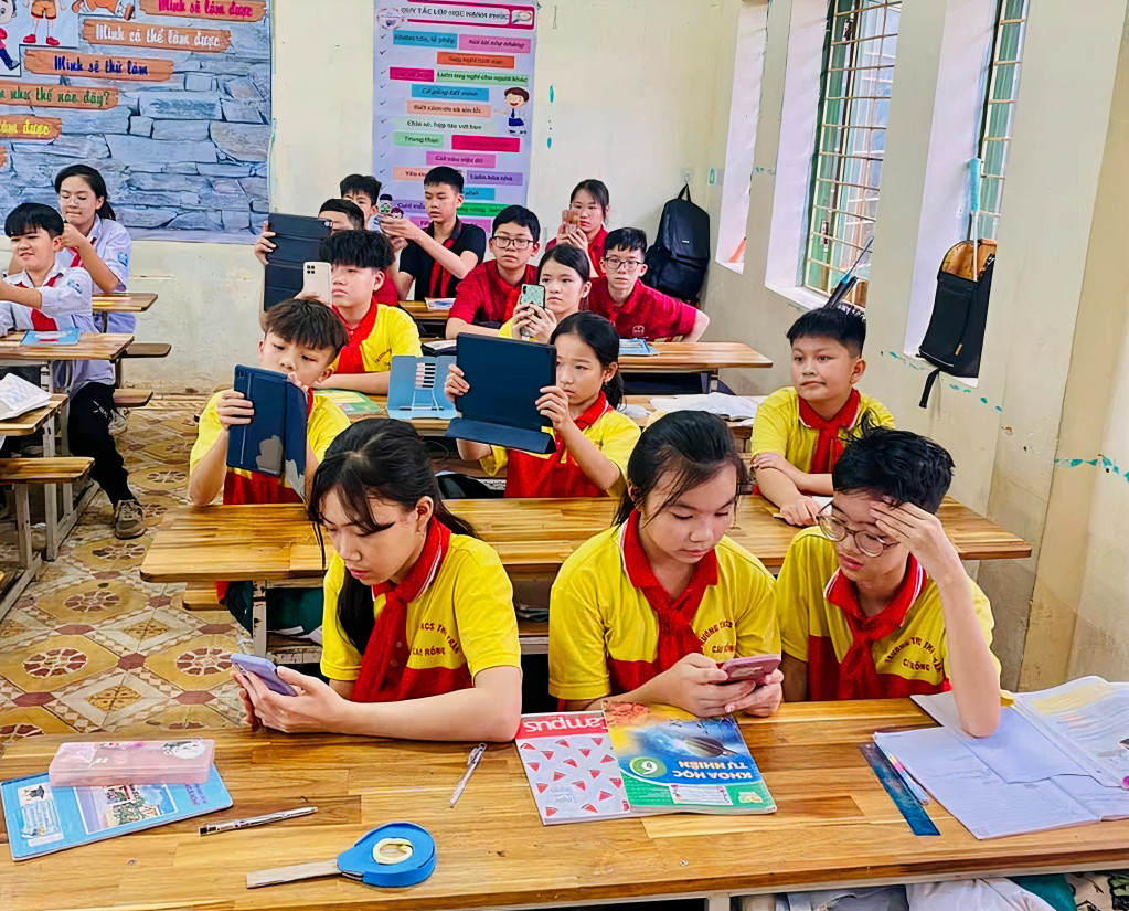 Trường THCS Thị trấn Cái Rồng tổ chức phần thi tìm hiểu kiến thức trực tuyến cho học sinh với nội dung