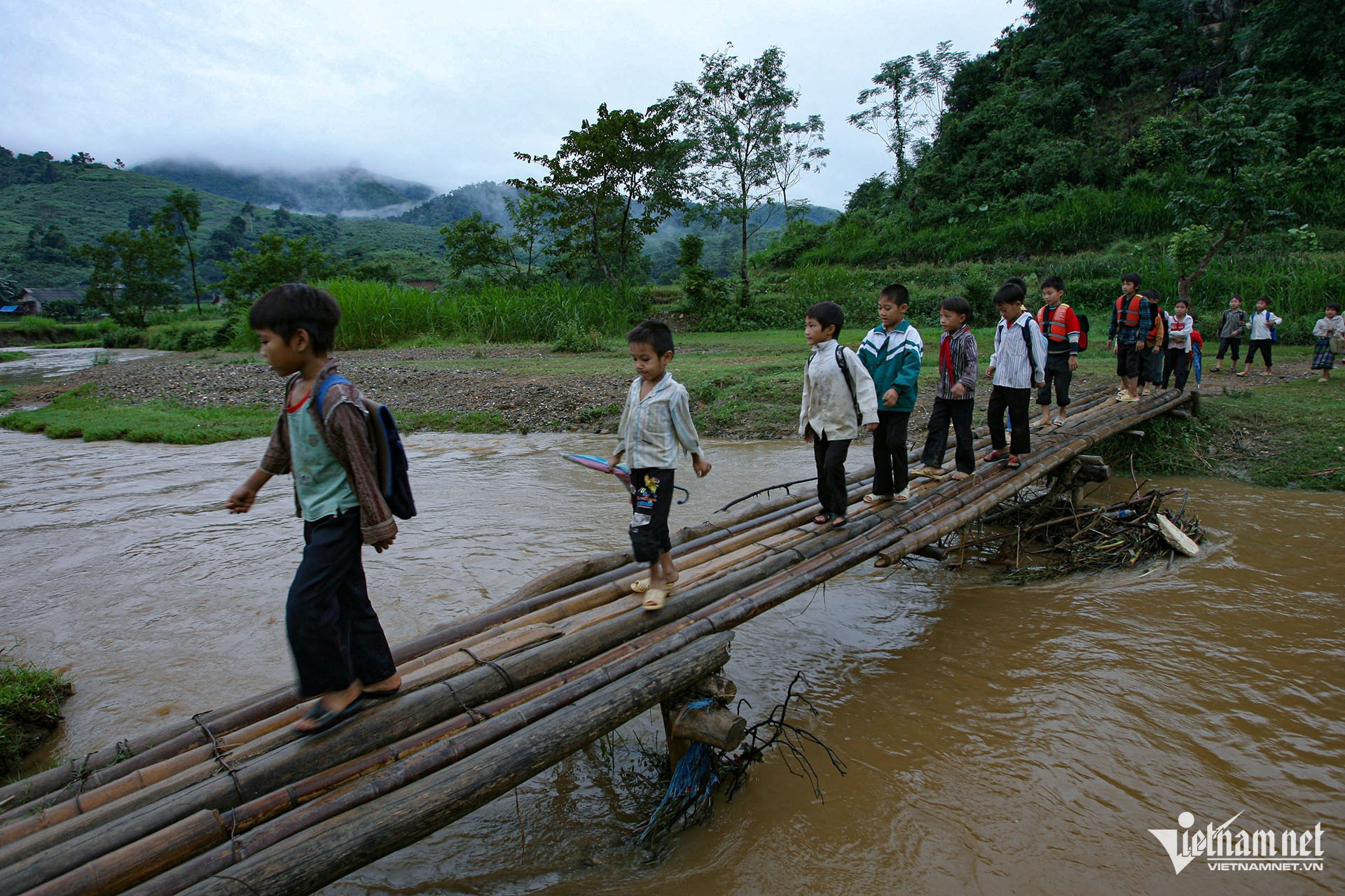 W-hoc sinh nong thon.jpg