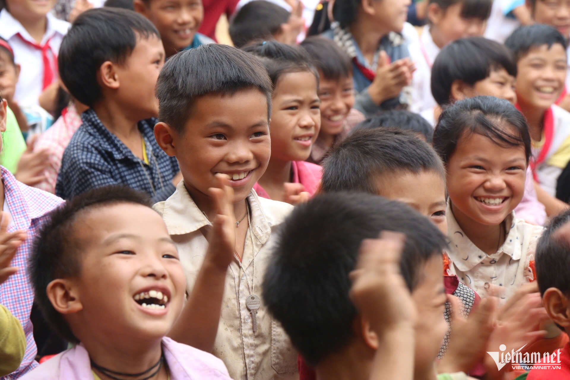 W-tre em giam ngheo.jpg