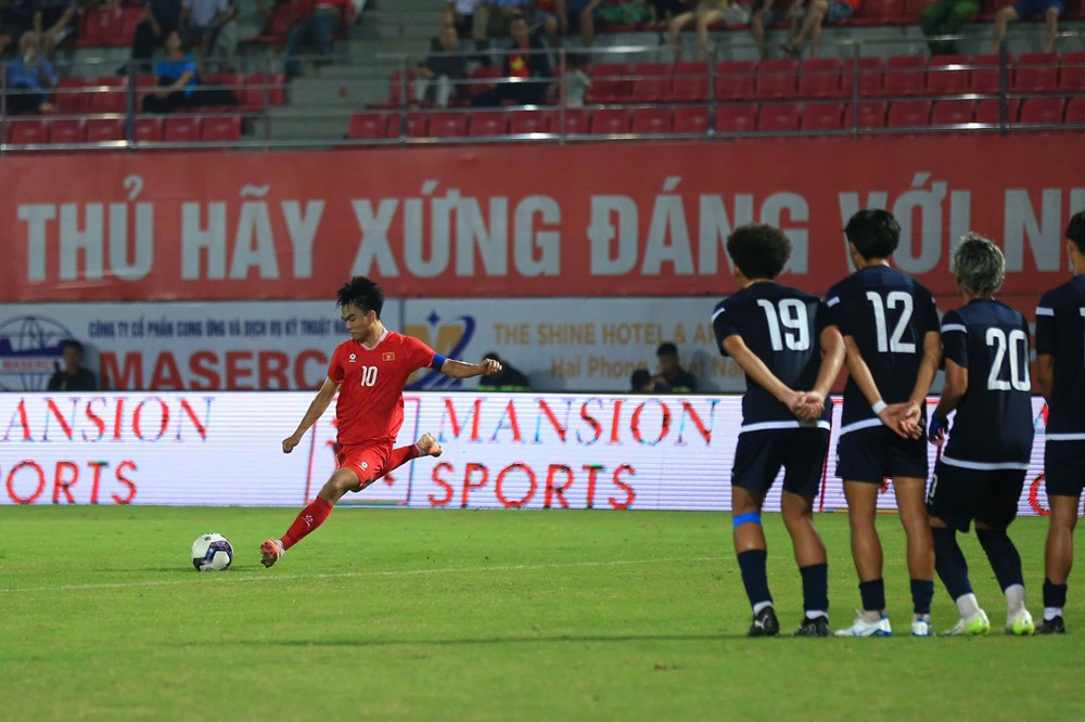 U20 Viet Nam vs U20 Guam 6.jpg