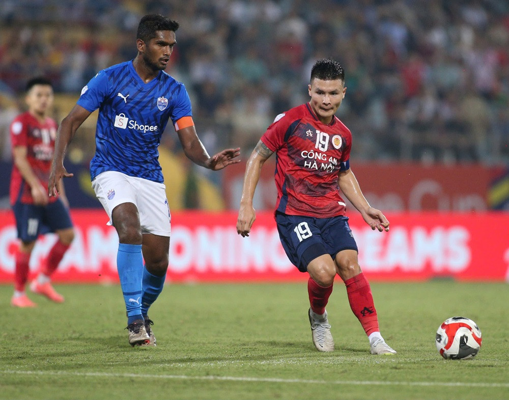 CAHN vs Lion City quang hai.jpg