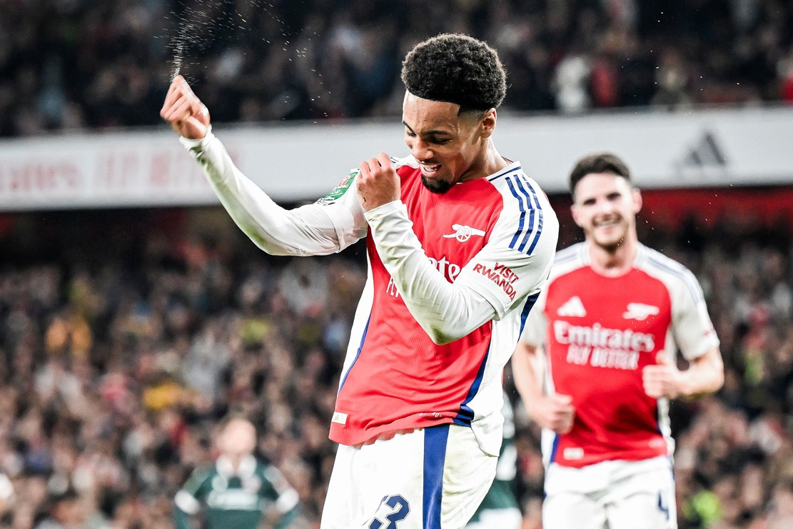 Arsenal nhanh chóng phản ứng bằng bàn thắng thứ tư