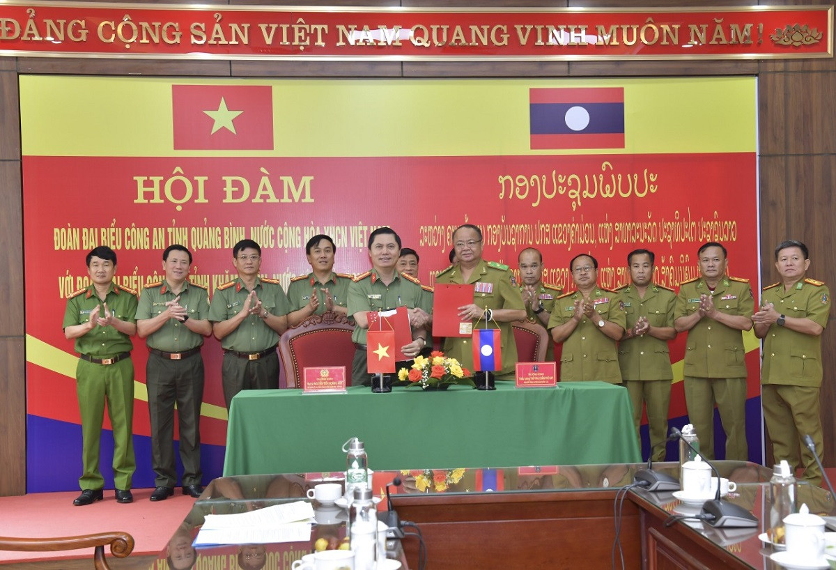 Công an Quảng Bình và Khăm Muộn tăng cường phối hợp, đảm bảo an ninh biên giới 1 ảnh 1.jpg