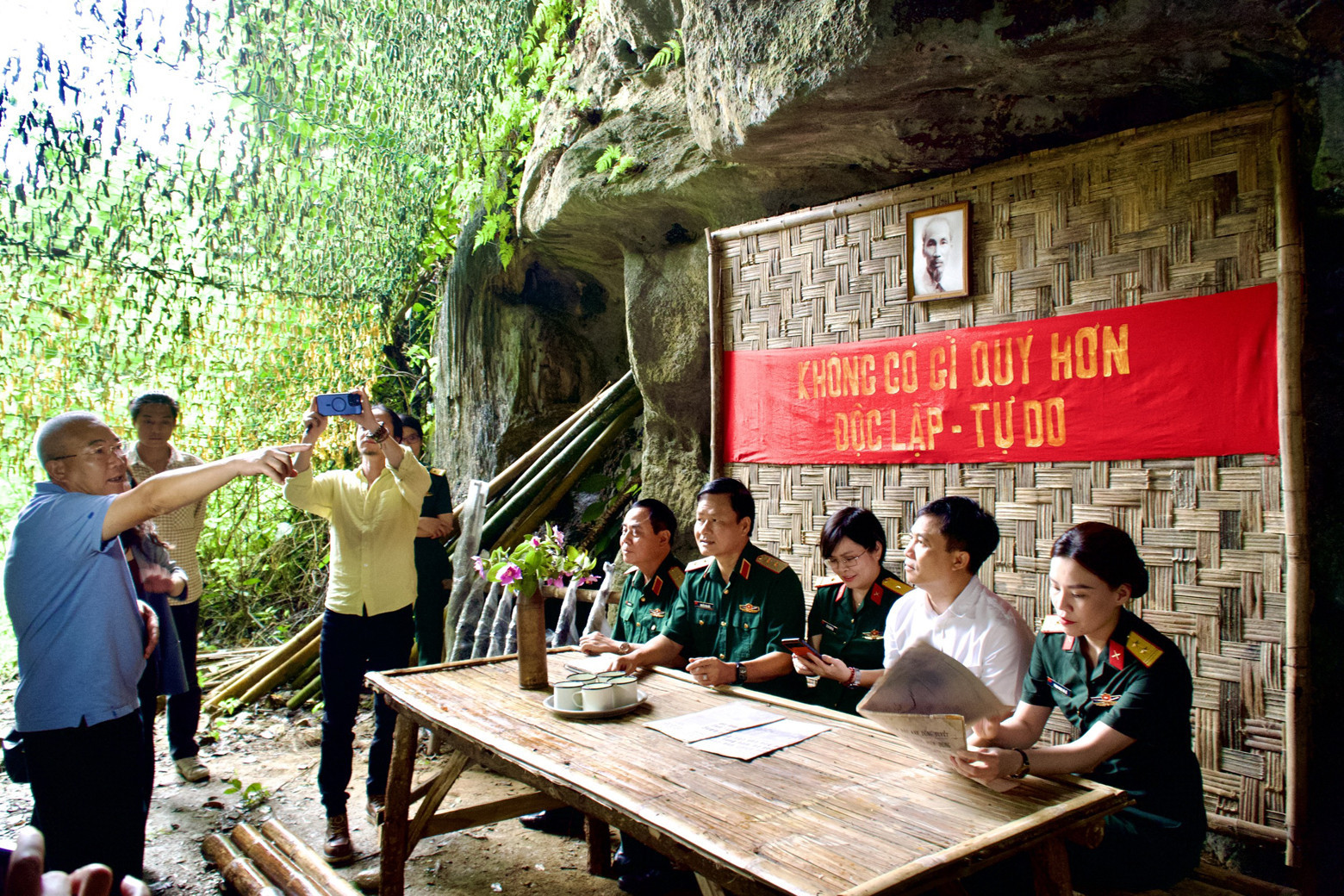 Khong thoi gian_Nguyen Danh Dung.jpg