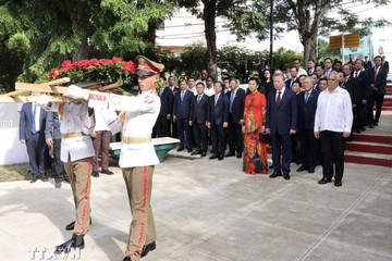 Tổng Bí thư, Chủ tịch nước Tô Lâm đặt vòng hoa tại Tượng đài Bác Hồ ở La Habana