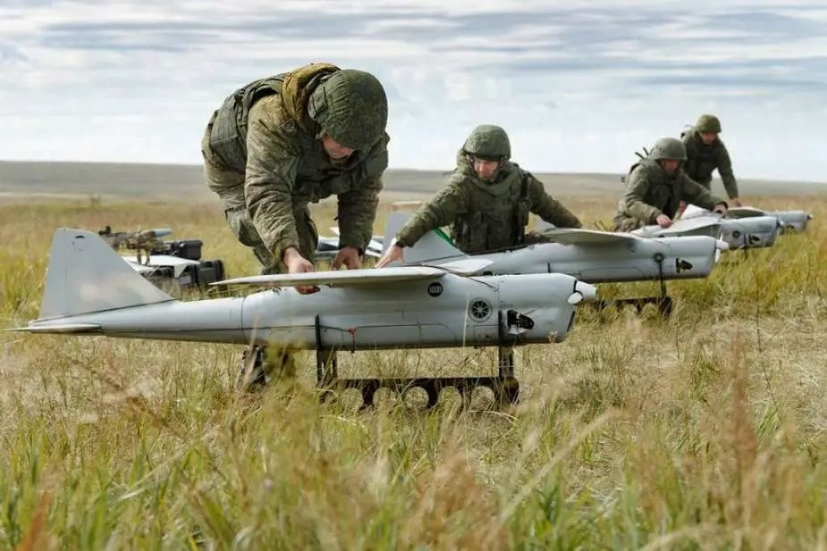 UAV dùng mạng nơ-ron thần kinh, cõng drone cảm tử vượt chiến hào Ukraine