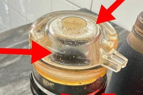 Đi ăn hàng, nếu lọ tương có dấu hiệu này đừng nên sử dụng