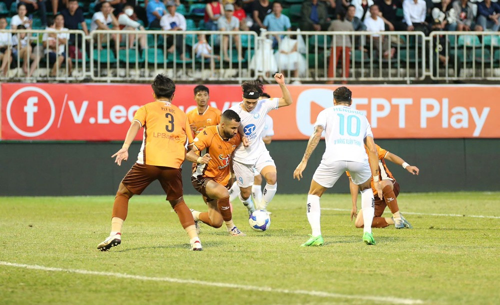 hagl vs nam dinh 1.jpg