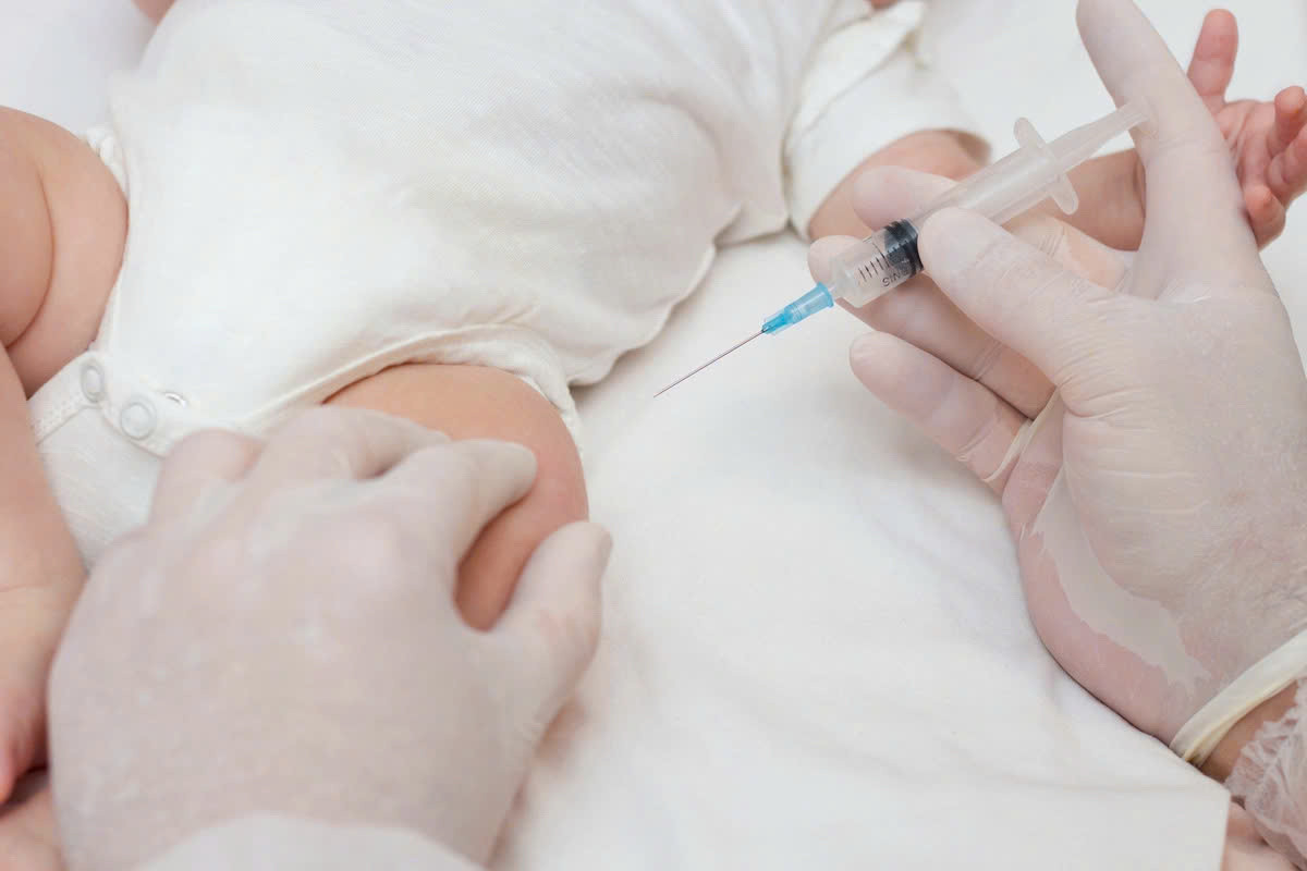 tre tiem vac xin.jpg