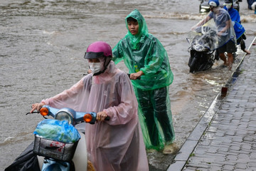 Dự báo thời tiết 30/9/2024: Hà Nội mưa giông, rãnh áp thấp nối với bão Krathon