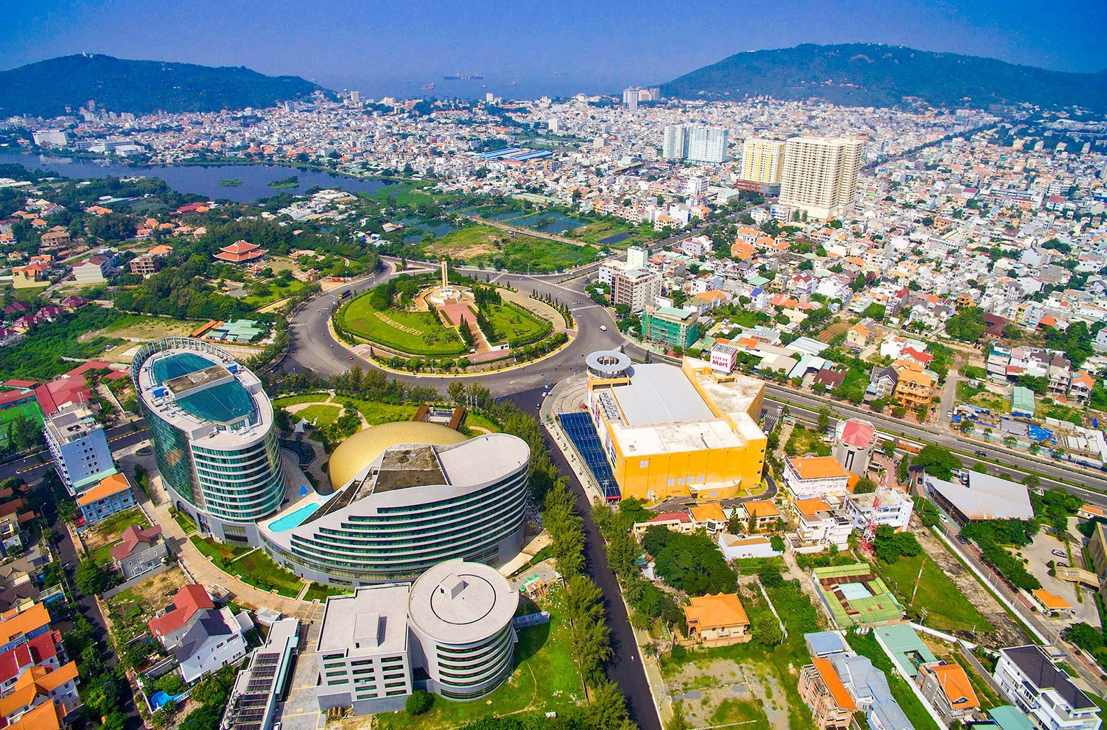 Tỉnh nào có thành phố trực thuộc không phải là đô thị lớn nhất?