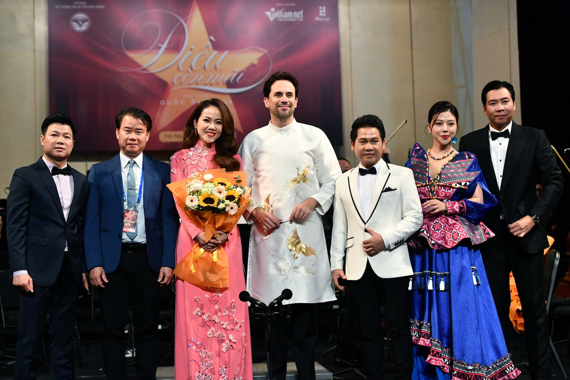 Nghệ sĩ xúc động, tự hào biểu diễn trong Hòa nhạc Quốc gia &apos;Điều còn mãi&apos; 2024