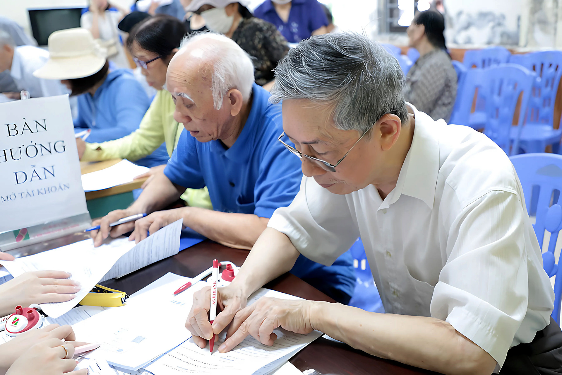 Những trường hợp về hưu sớm năm 2024 được hưởng nguyên lương IMG_EDEC27E2477B 1.jpg