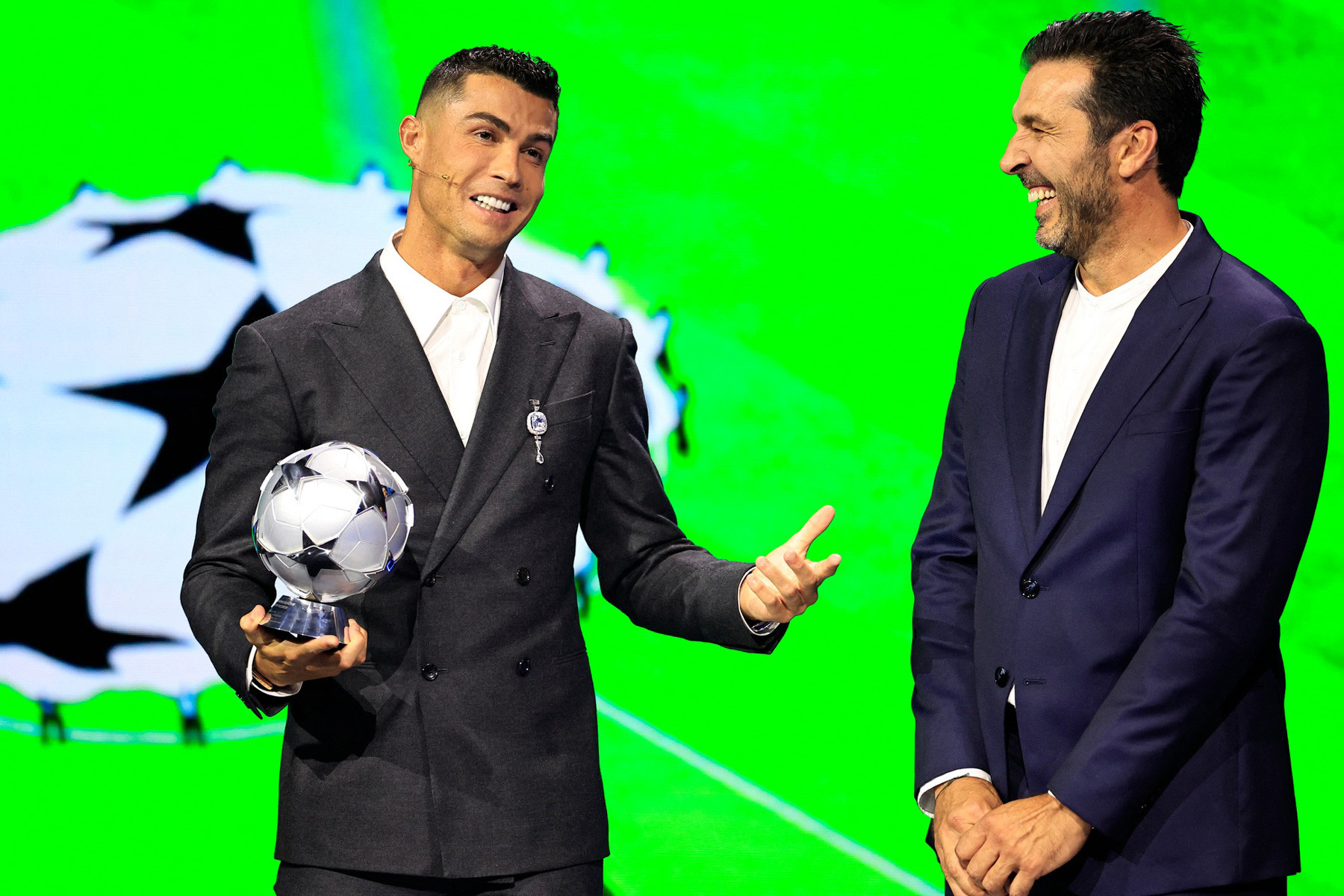 Ronaldo Buffon Cup C1.jpg