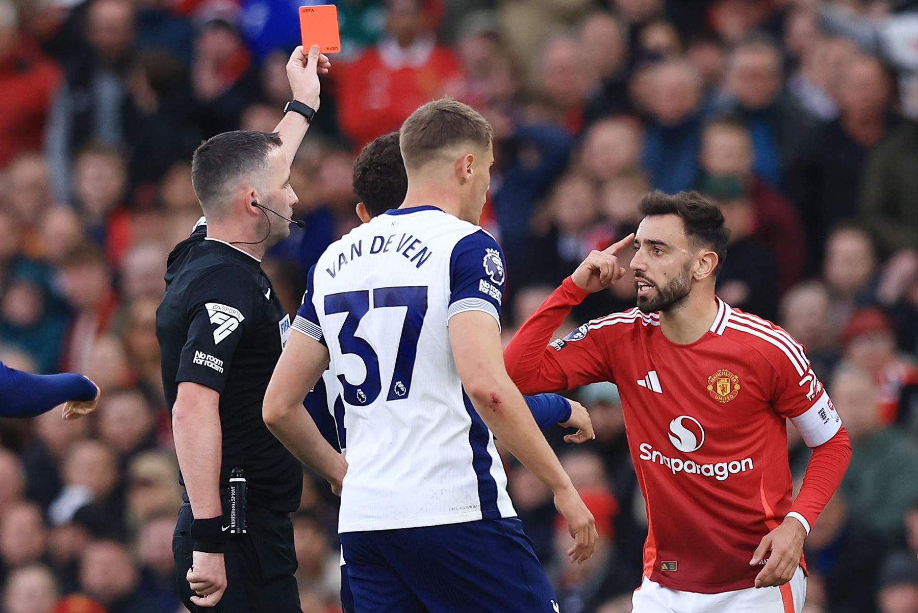 Bruno Fernandes MU Tottenham. Ảnh: Rex