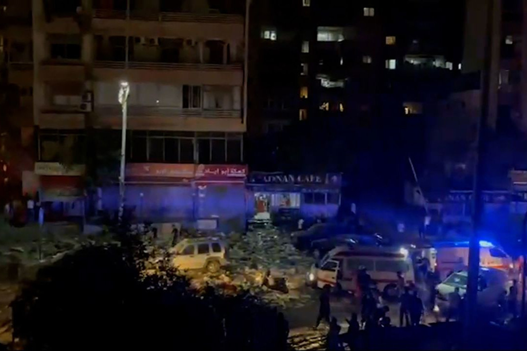 Israel khong kich trung tam thu do Lebanon CNN.jpg