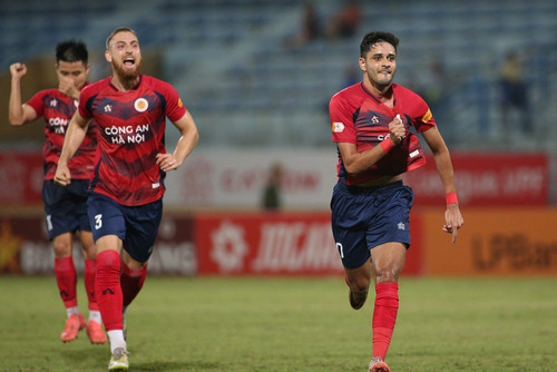 Quang Hải sắm vai kiến tạo, CAHN thắng trận đầu tiên tại V-League