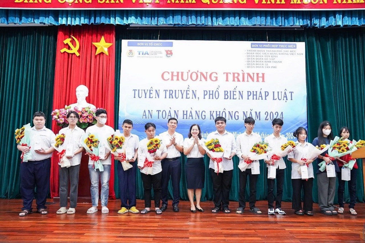 Tuyên truyền, phổ biến pháp luật về an ninh, an toàn hàng không