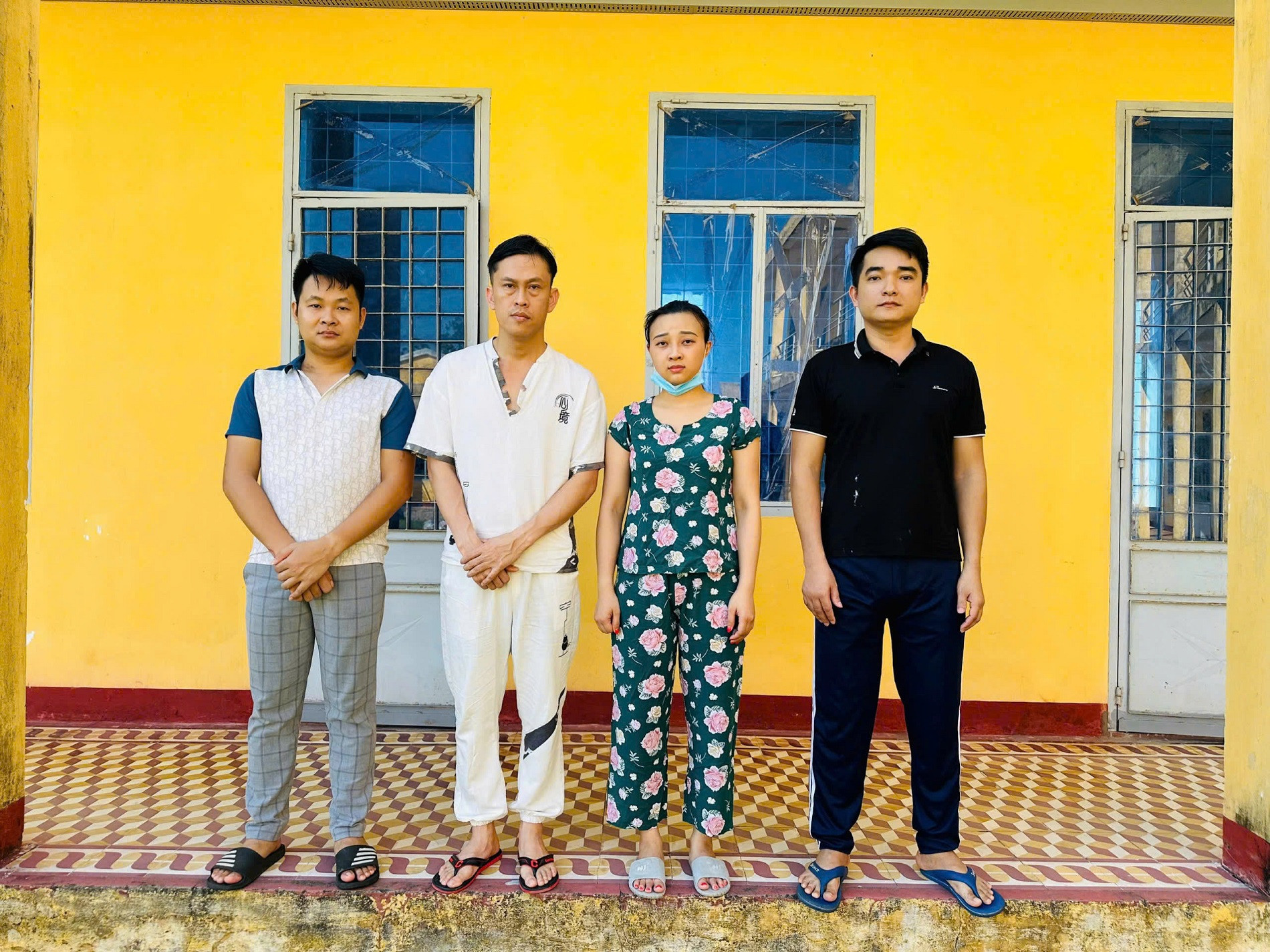 Bắt nhóm đối tượng lập sàn chứng khoán 'ảo' lừa hàng chục tỷ đồng 1 z5881508645833_3f8c266088a0d2ac3c77e56cafede884.jpg