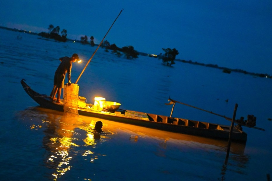 Hỗ trợ ngư cụ cho dân nghèo ở Đức Phổ