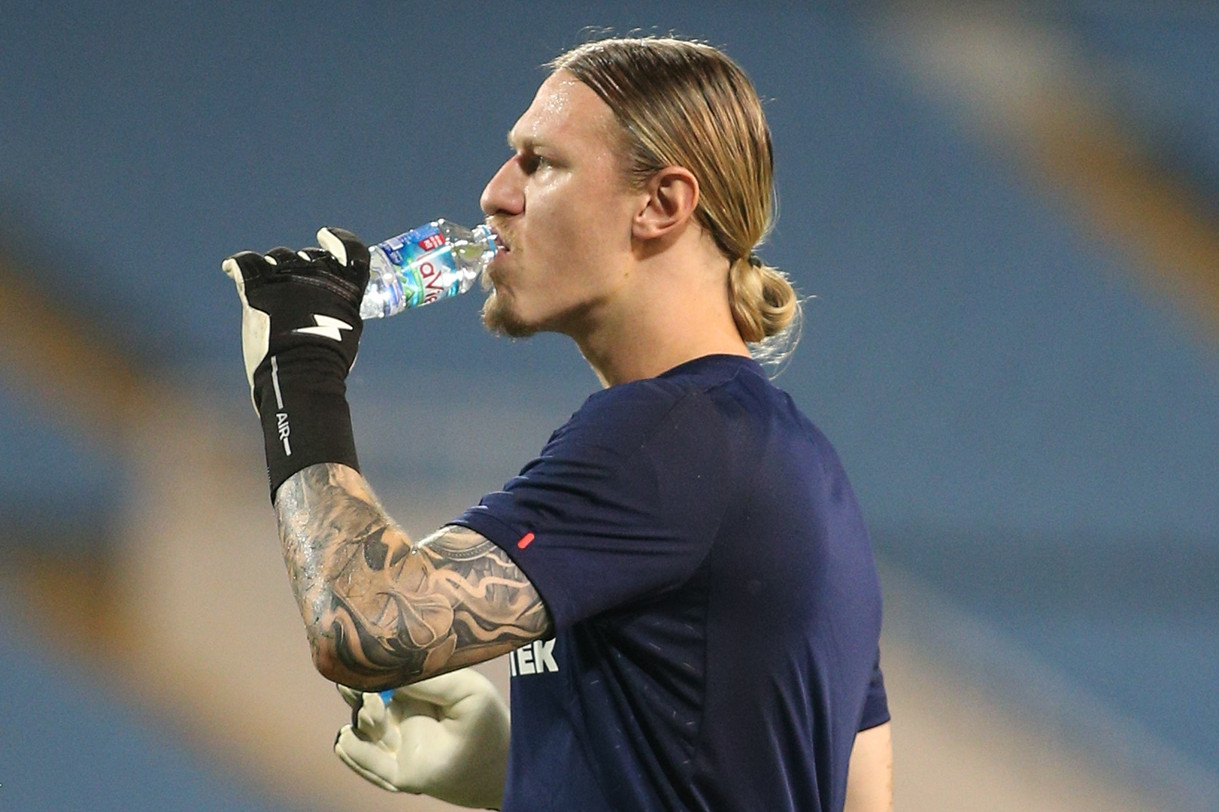 Thủ môn tuyển Nga có giá 500 tỷ đồng vất vả thích nghi thời tiết