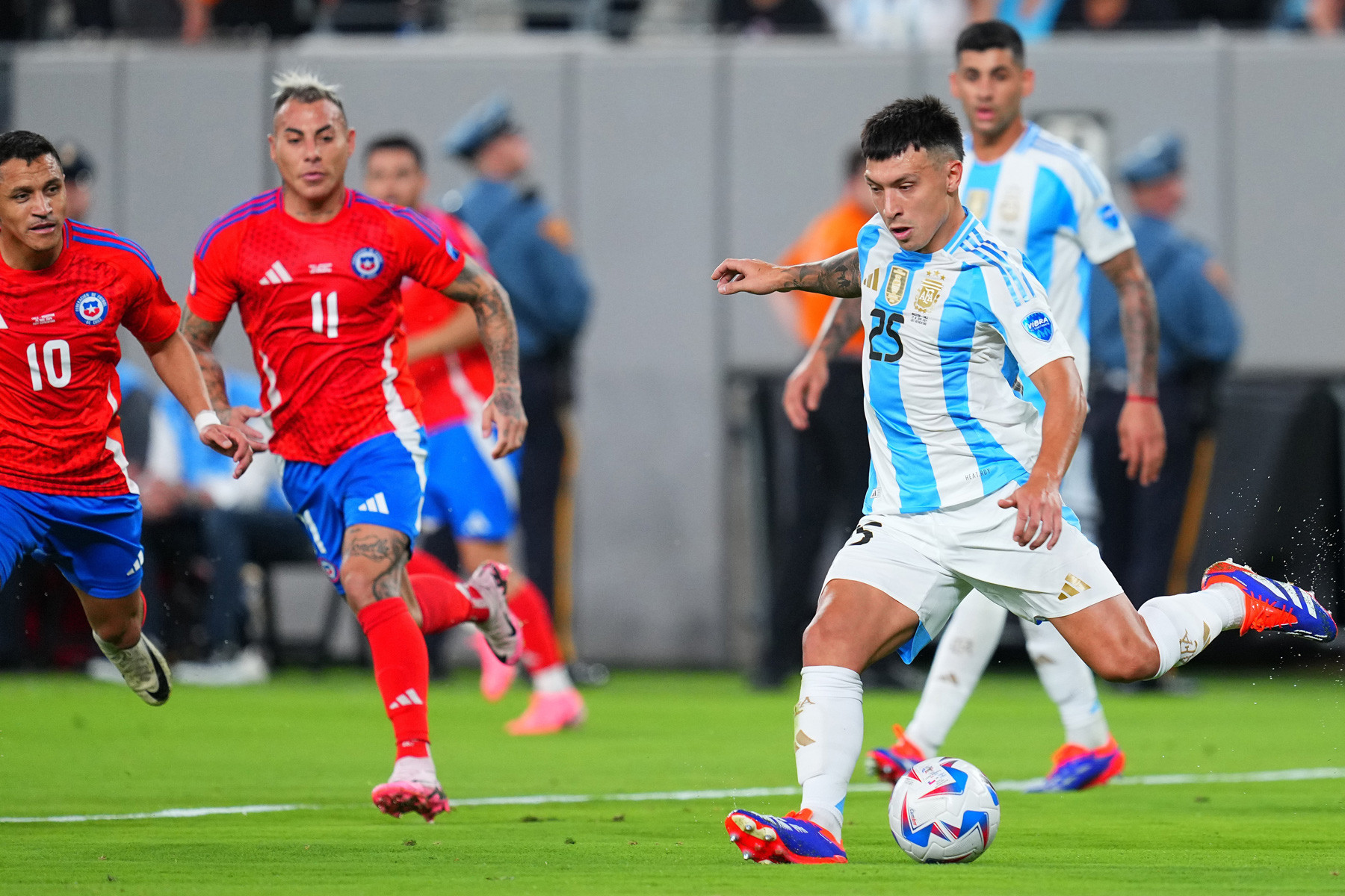 Lisandro Martinez Argentina Chile.jpg