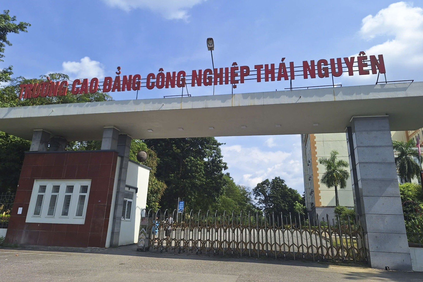 10 học sinh Trường Cao đẳng Công nghiệp Thái Nguyên đã được ra viện