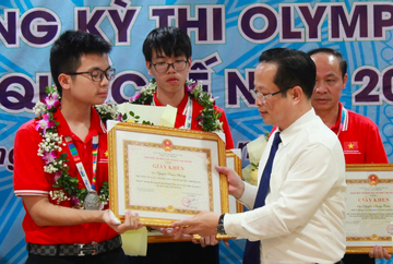 Hà Nội tặng giấy khen cho học sinh đoạt huy chương Olympic quốc tế