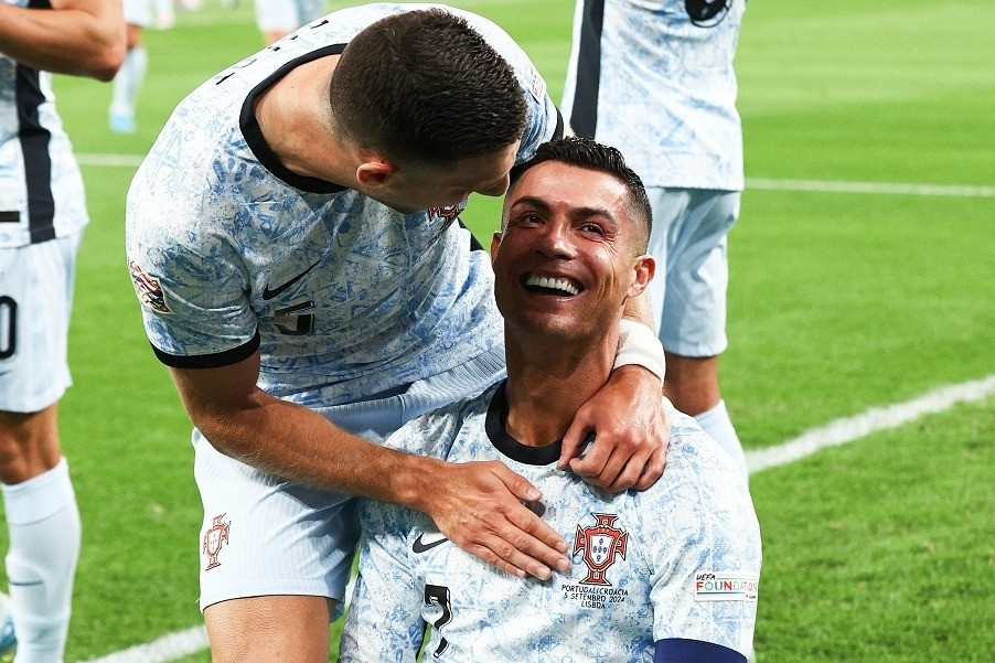 Ronaldo chia sẻ về kỷ lục 900 bàn, ai cũng nể sự phấn đấu