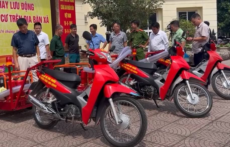Trang bị xe máy chữa cháy lưu động cho các tổ dân phố ở Hà Nội