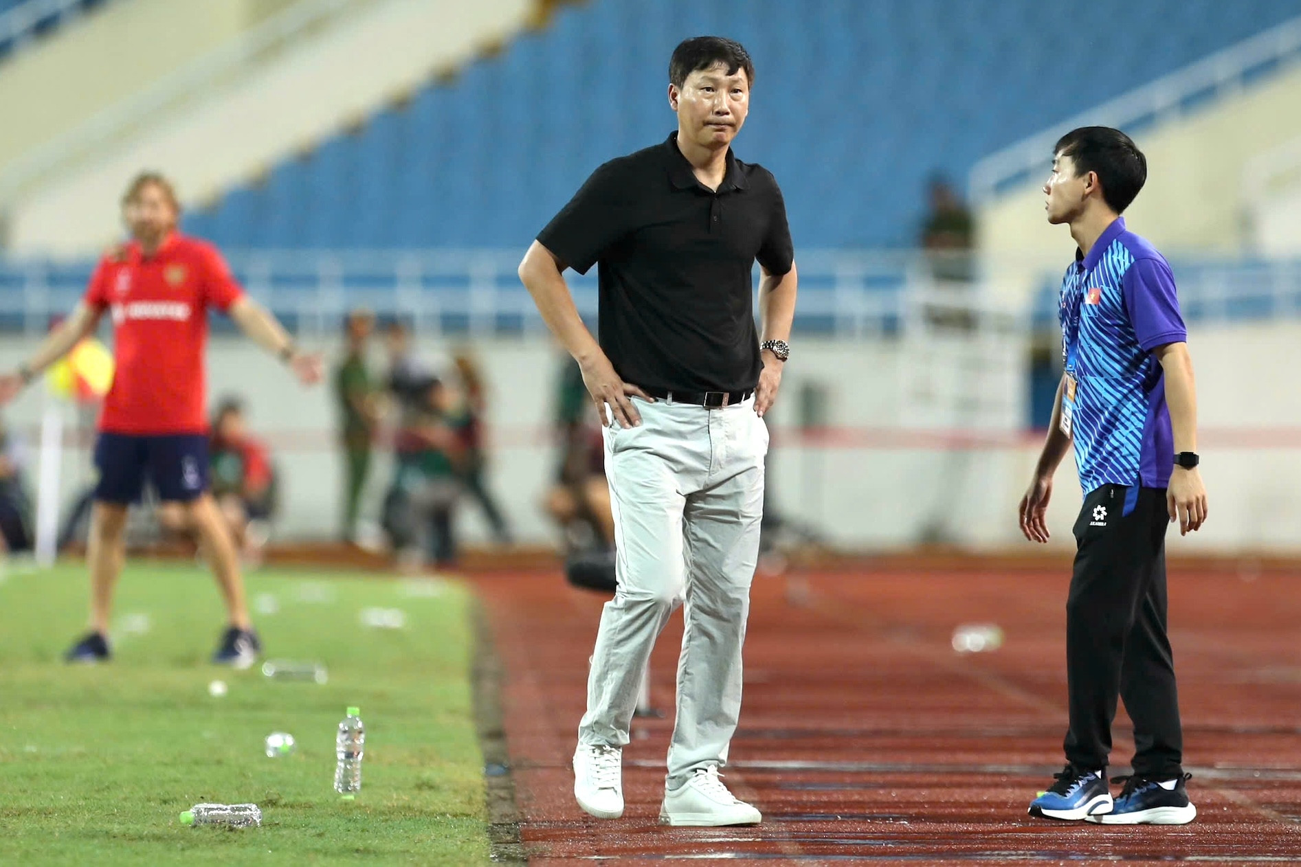 Đối thủ của ĐT Việt Nam ra quyết định cứng rắn, HLV Kim Sang Sik 'bất lực' tại AFF Cup 2024?