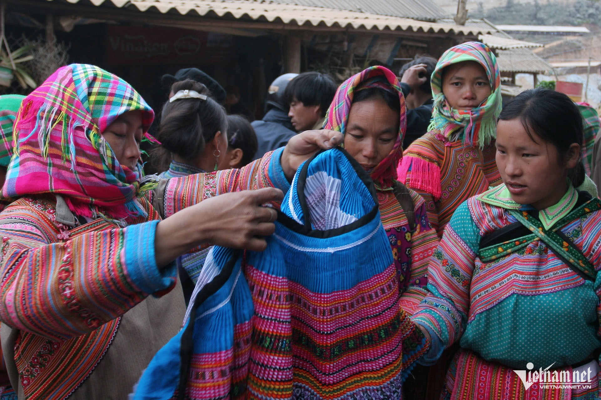 W-dan toc giam ngheo.jpg