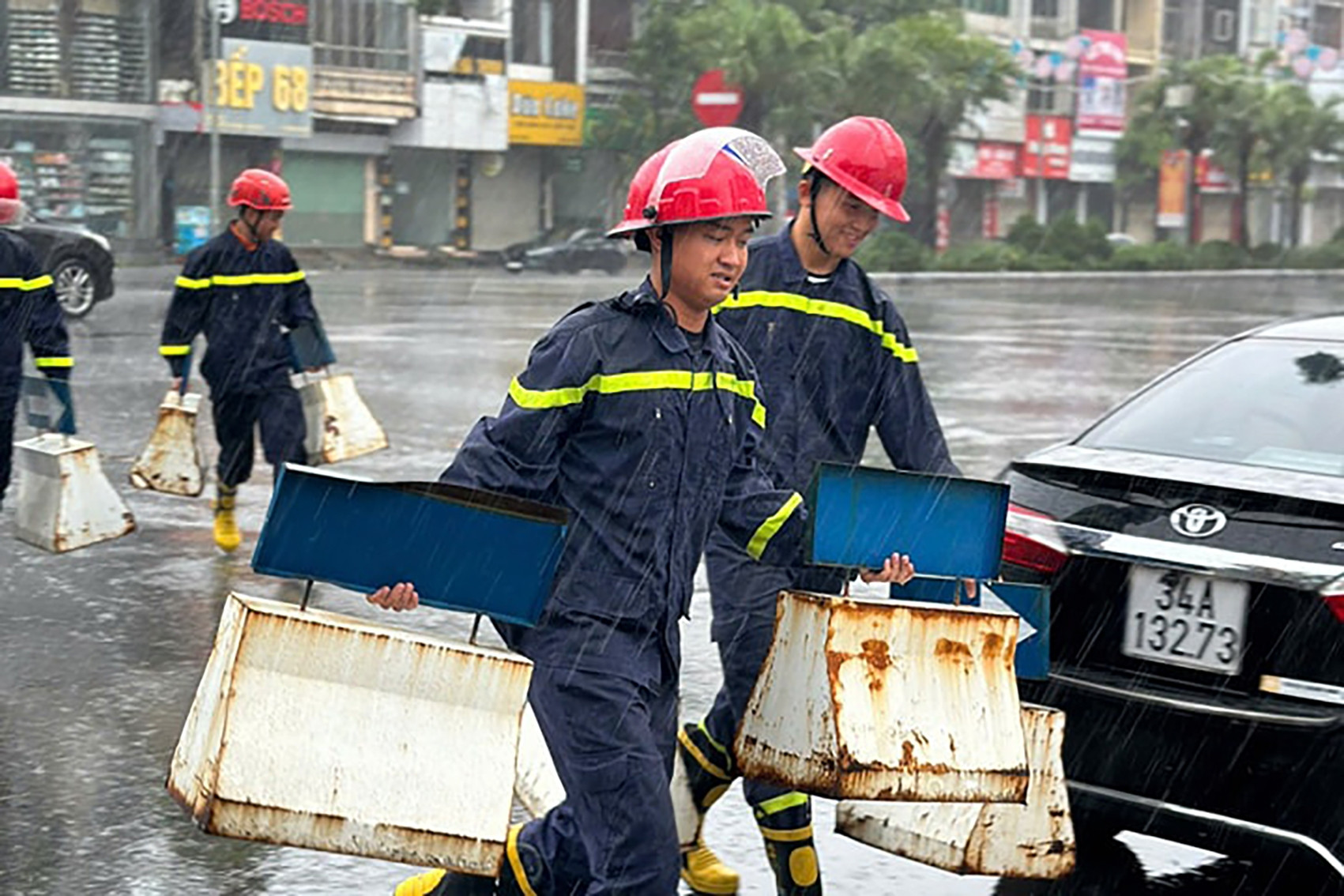 Công an Quảng Ninh huy động gần 5.000 cán bộ chiến sĩ chống bão số 3